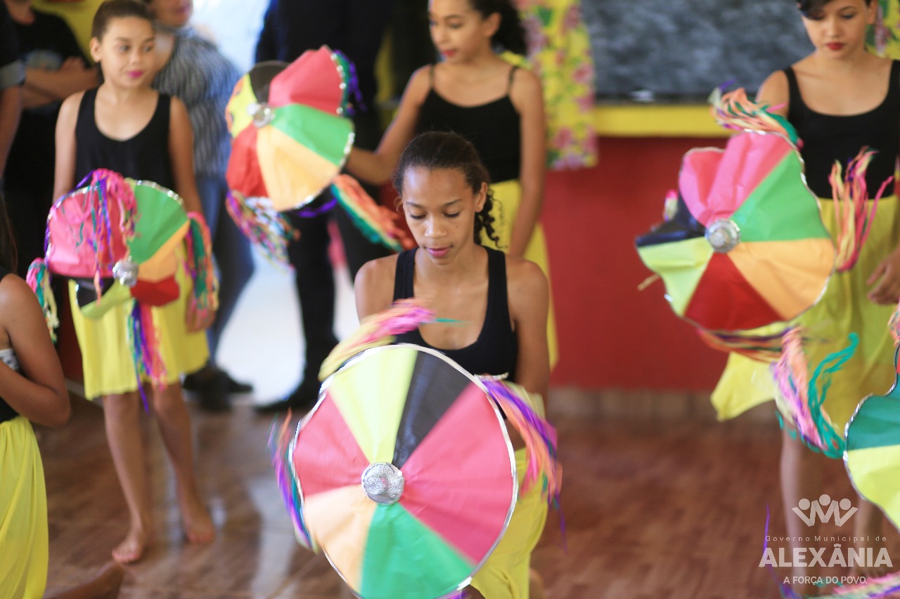 Feira Cultural na Escola Agrícola Lothar Schirller 